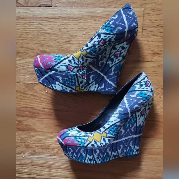 EXTREMELY RARE Steve Madden Pammyy Multicolor Platform Wedges Size 7 multicolor - Picture 4 of 4